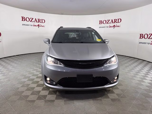 2018 Billet Silver Metallic Chrysler Pacifica Touring L FWD Van