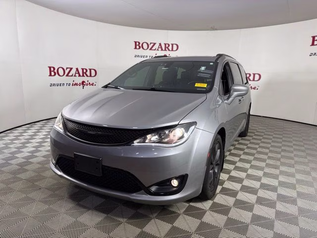 2018 Billet Silver Metallic Chrysler Pacifica Touring L FWD Van