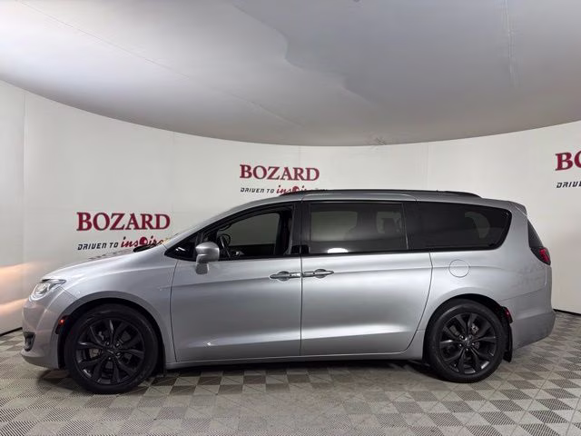2018 Billet Silver Metallic Chrysler Pacifica Touring L FWD Van