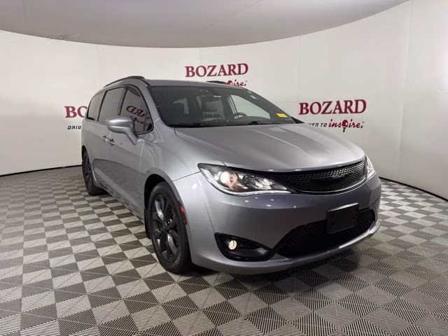 2018 Billet Silver Metallic Clearcoat Chrysler Pacifica Touring L FWD Van