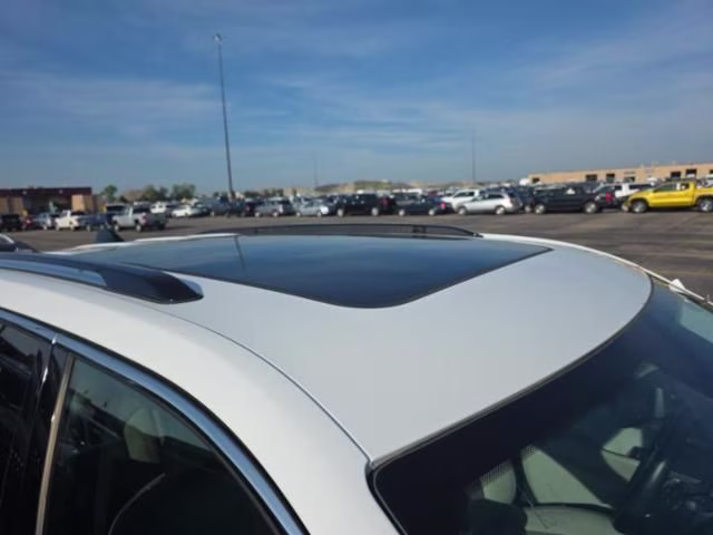 2022 Bright White Clearcoat Jeep Grand Cherokee Overland 4xe 4X4 SUV