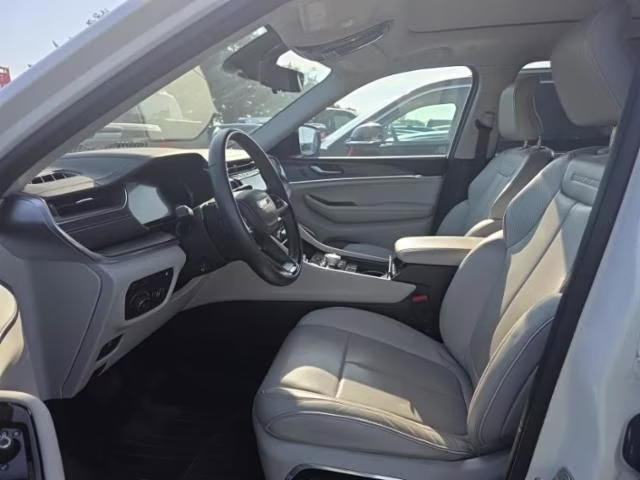 2022 Bright White Clearcoat Jeep Grand Cherokee Overland 4xe 4X4 SUV