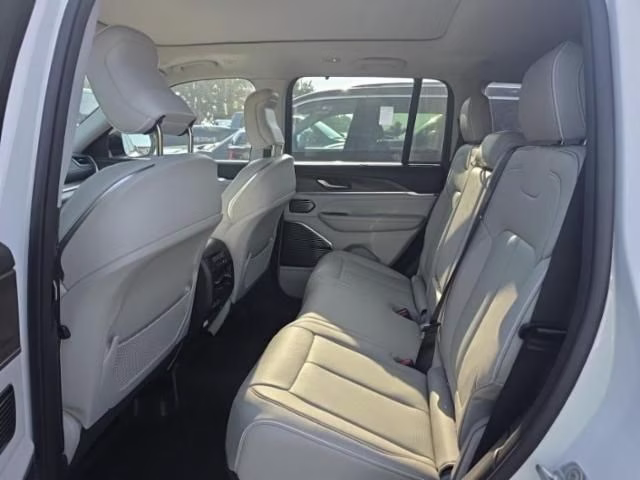 2022 Bright White Clearcoat Jeep Grand Cherokee Overland 4xe 4X4 SUV