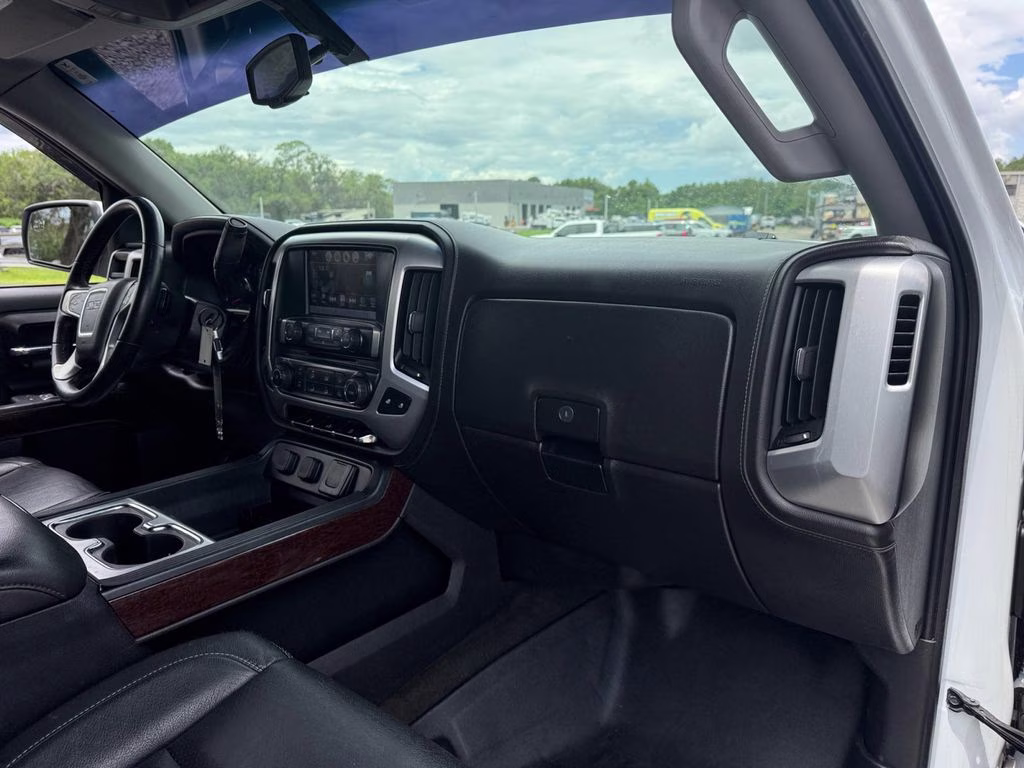 2018 White GMC Sierra 1500 SLE 4X4 Truck