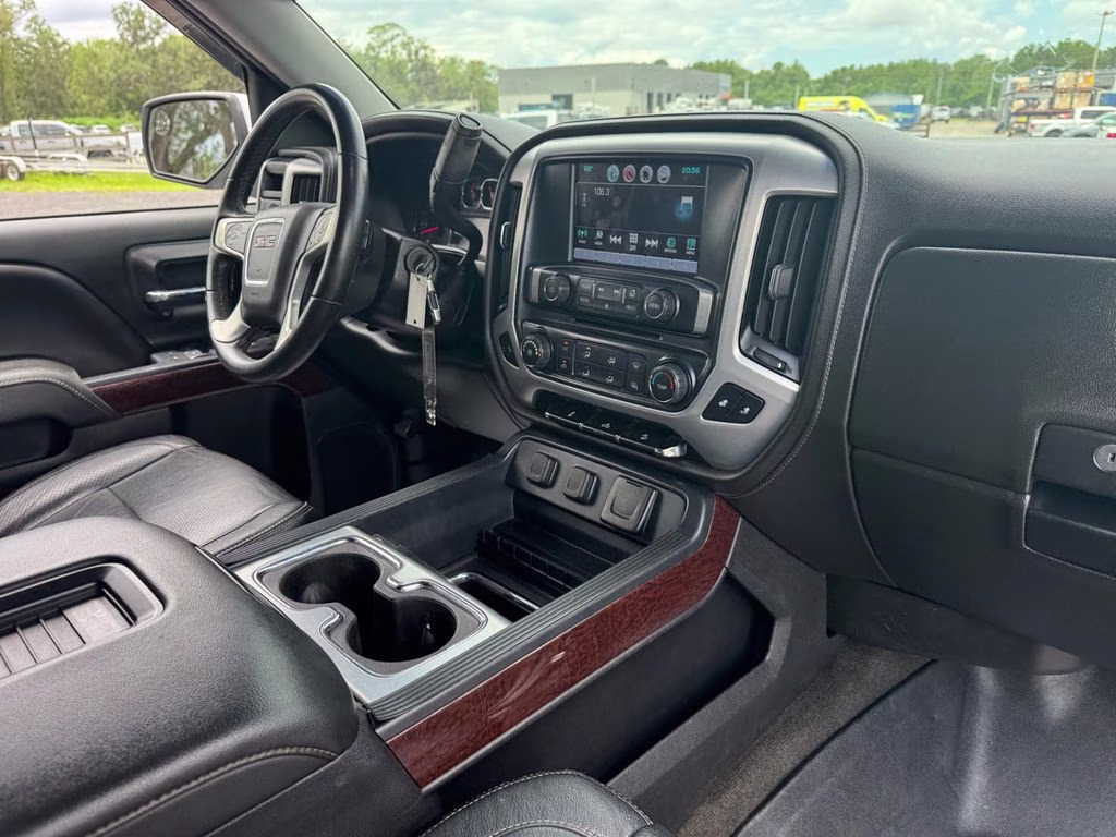 2018 White GMC Sierra 1500 SLE 4X4 Truck
