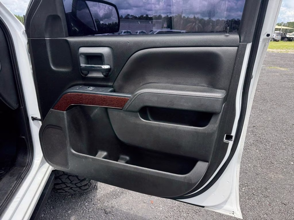 2018 White GMC Sierra 1500 SLE 4X4 Truck