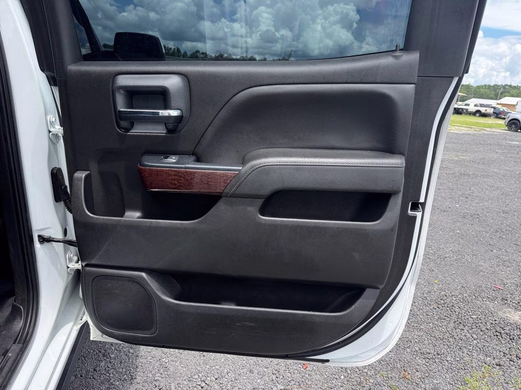 2018 White GMC Sierra 1500 SLE 4X4 Truck