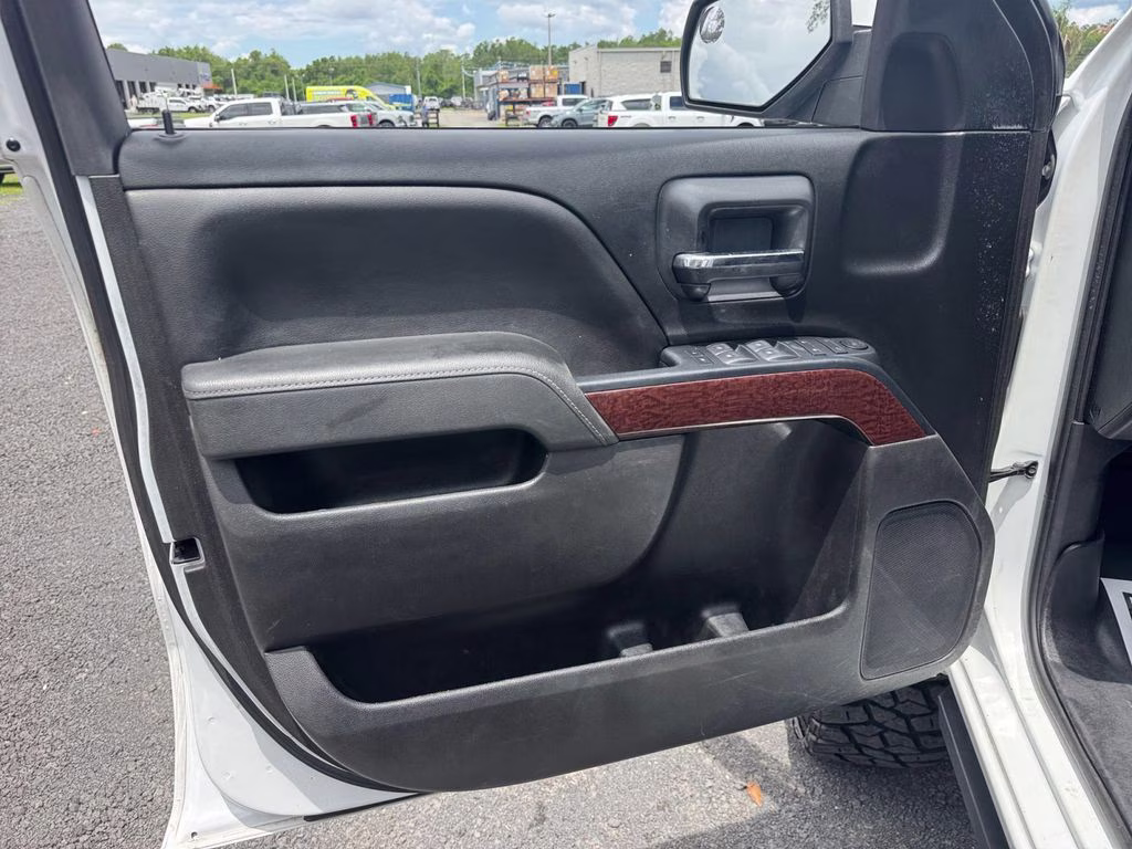 2018 White GMC Sierra 1500 SLE 4X4 Truck