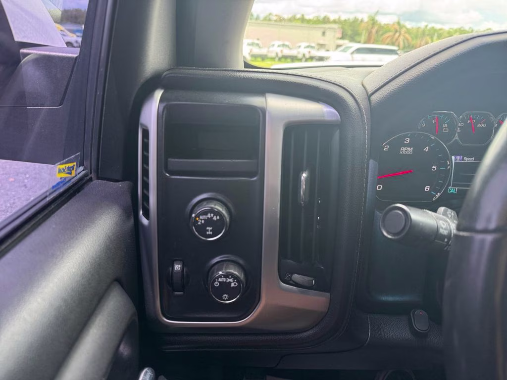 2018 White GMC Sierra 1500 SLE 4X4 Truck