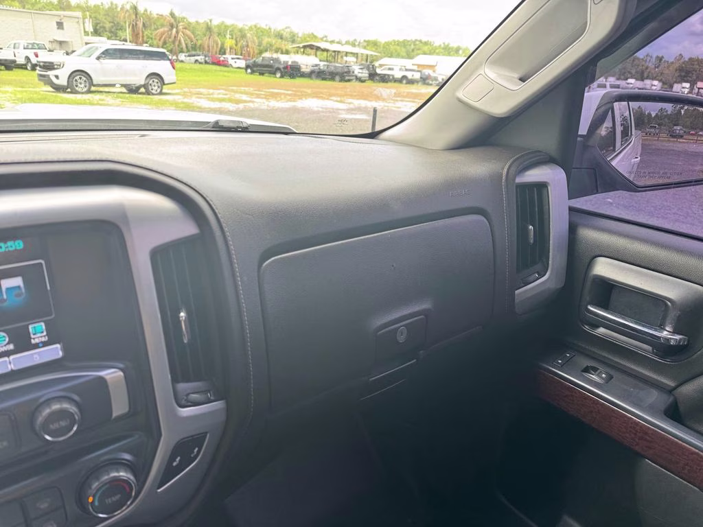2018 White GMC Sierra 1500 SLE 4X4 Truck