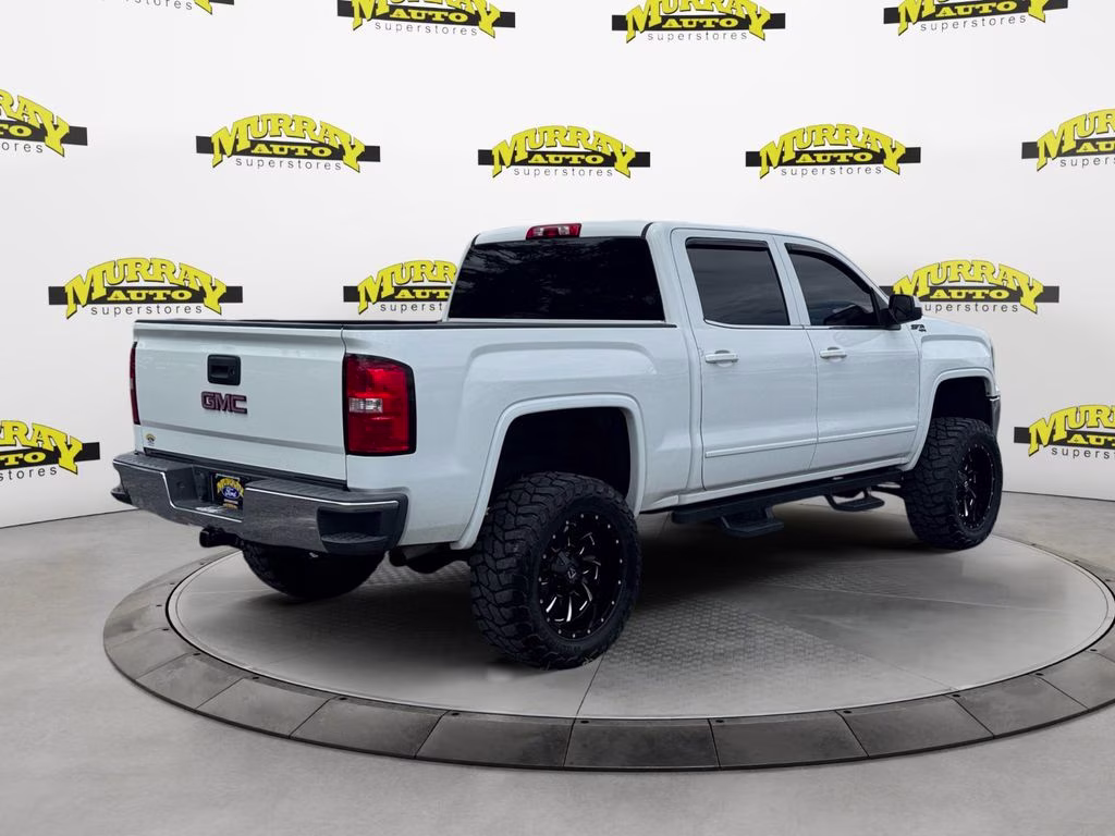 2018 White GMC Sierra 1500 SLE 4X4 Truck