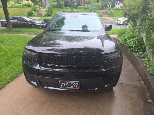 2023 Diamond Black Crystal Pearlcoat Jeep Grand Cherokee L Altitude 4X4 SUV