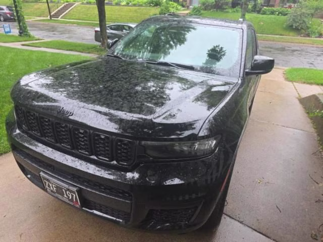 2023 Diamond Black Crystal Pearlcoat Jeep Grand Cherokee L Altitude 4X4 SUV