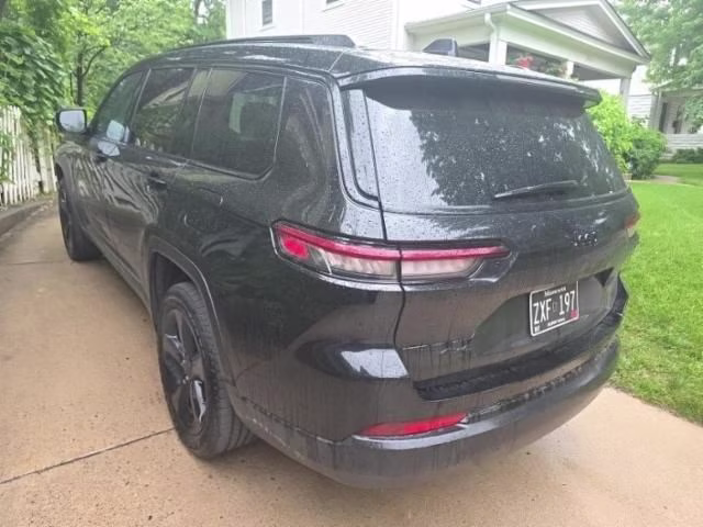2023 Diamond Black Crystal Pearlcoat Jeep Grand Cherokee L Altitude 4X4 SUV