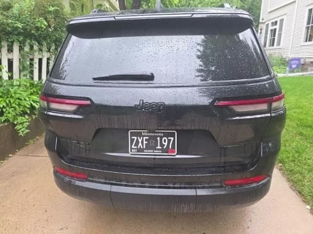 2023 Diamond Black Crystal Pearlcoat Jeep Grand Cherokee L Altitude 4X4 SUV