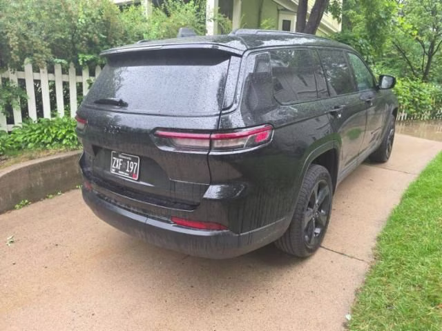 2023 Diamond Black Crystal Pearlcoat Jeep Grand Cherokee L Altitude 4X4 SUV