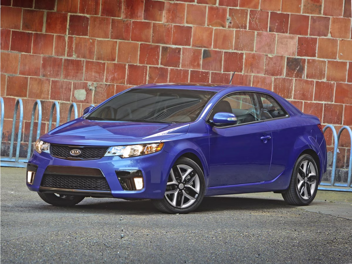 2011 Titanium Metallic Kia Forte Koup EX FWD Coupe