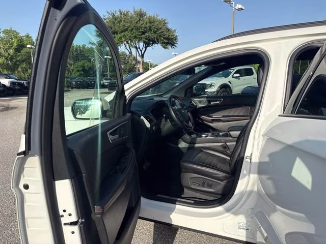 2022 Star White Metallic Tri-Coat Ford Edge ST-Line AWD SUV