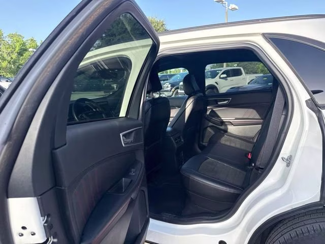 2022 Star White Metallic Tri-Coat Ford Edge ST-Line AWD SUV