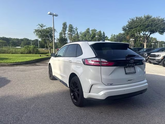 2022 Star White Metallic Tri-Coat Ford Edge ST-Line AWD SUV