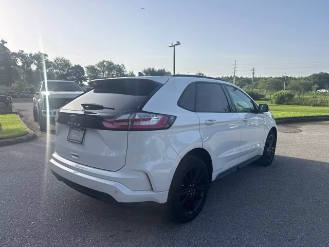 2022 Star White Metallic Tri-Coat Ford Edge ST-Line AWD SUV
