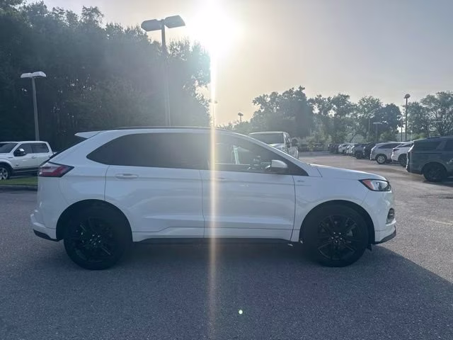 2022 Star White Metallic Tri-Coat Ford Edge ST-Line AWD SUV