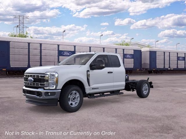 2026 Oxford White Ford Super Duty F-350 SRW XLT 168 WB 4X4 Chassis