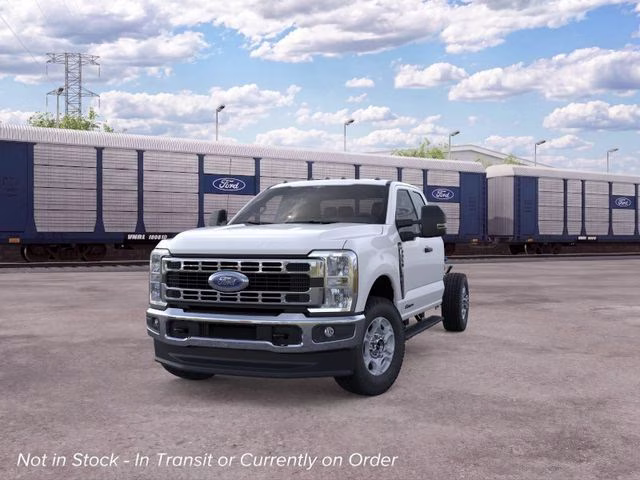 2026 Oxford White Ford Super Duty F-350 SRW XLT 168 WB 4X4 Chassis