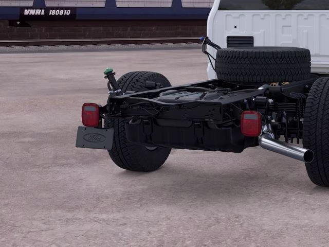 2026 Oxford White Ford Super Duty F-350 SRW XLT 168 WB 4X4 Chassis