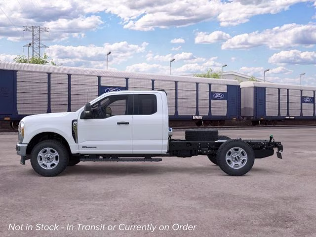 2026 Oxford White Ford Super Duty F-350 SRW XLT 168 WB 4X4 Chassis