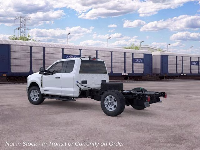 2026 Oxford White Ford Super Duty F-350 SRW XLT 168 WB 4X4 Chassis