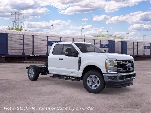 2026 Oxford White Ford Super Duty F-350 SRW XLT 168 WB 4X4 Chassis