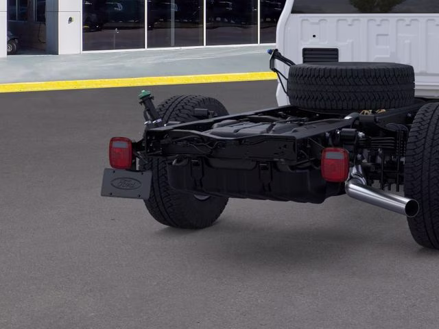 2026 Oxford White Ford Super Duty F-350 SRW XLT 168 WB 4X4 Chassis