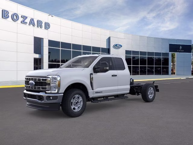 2026 Oxford White Ford Super Duty F-350 SRW XLT 168 WB 4X4 Chassis