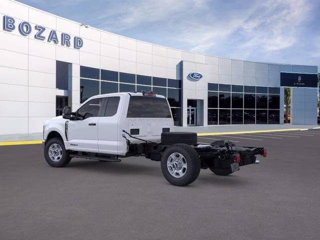2026 Oxford White Ford Super Duty F-350 SRW XLT 168 WB 4X4 Chassis