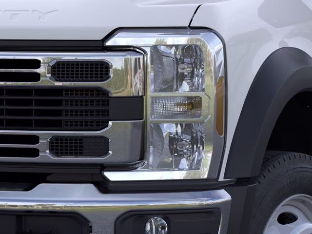 2026 Oxford White Ford Super Duty F-550 DRW XLT DRW 4X4 Chassis