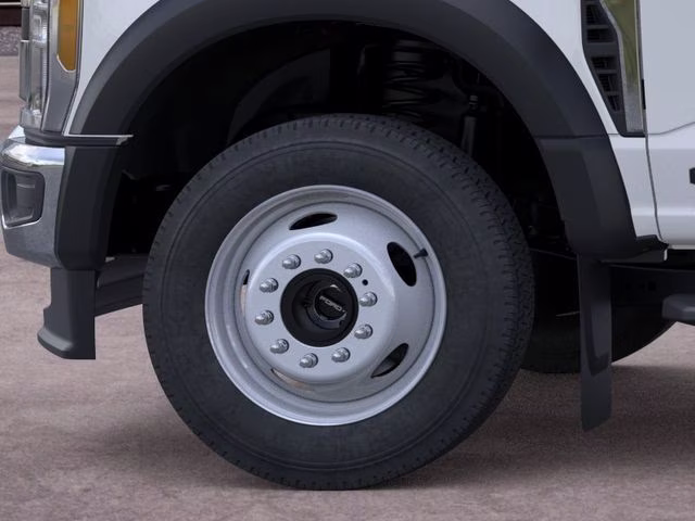 2026 Oxford White Ford Super Duty F-550 DRW XLT DRW 4X4 Chassis