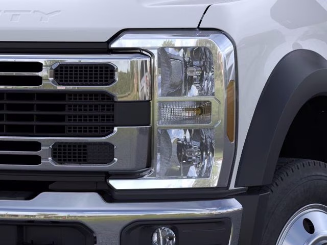 2026 Oxford White Ford Super Duty F-550 DRW XLT DRW 4X4 Chassis
