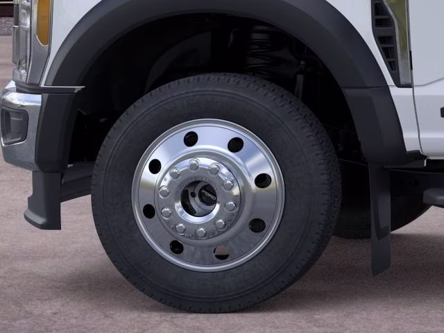 2026 Oxford White Ford Super Duty F-550 DRW XLT DRW 4X4 Chassis