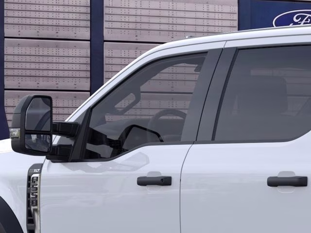 2026 Oxford White Ford Super Duty F-550 DRW XLT DRW 4X4 Chassis