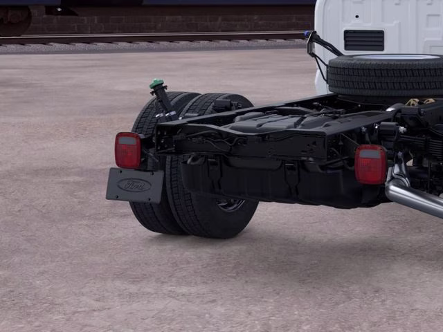 2026 Oxford White Ford Super Duty F-550 DRW XLT DRW 4X4 Chassis