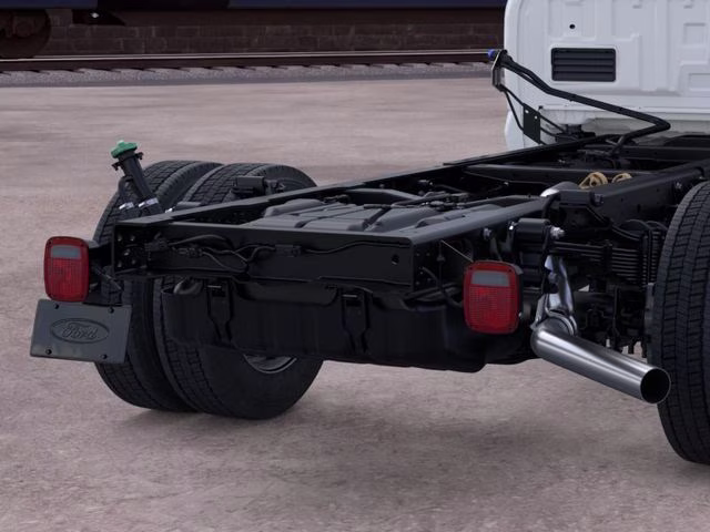 2026 Oxford White Ford Super Duty F-550 DRW XLT DRW 4X4 Chassis