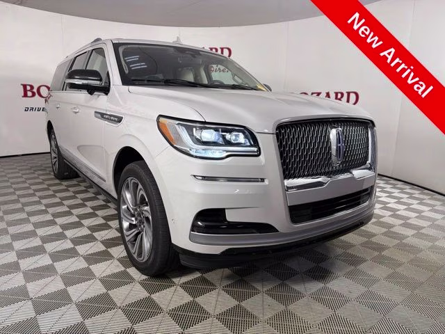 2023 Pearl Metallic Lincoln Navigator L Reserve 4X4 SUV