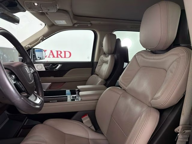 2023 Pearl Metallic Lincoln Navigator L Reserve 4X4 SUV