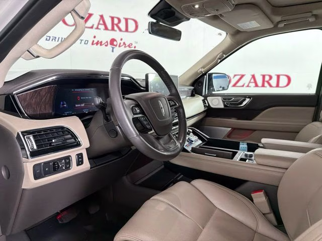 2023 Pearl Metallic Lincoln Navigator L Reserve 4X4 SUV