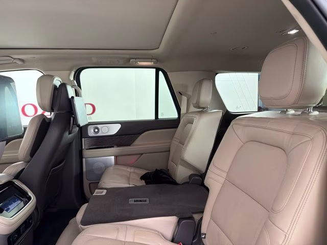 2023 Pearl Metallic Lincoln Navigator L Reserve 4X4 SUV