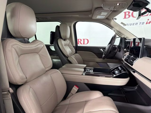 2023 Pearl Metallic Lincoln Navigator L Reserve 4X4 SUV