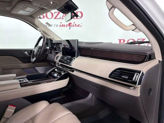 2023 Pearl Metallic Lincoln Navigator L Reserve 4X4 SUV
