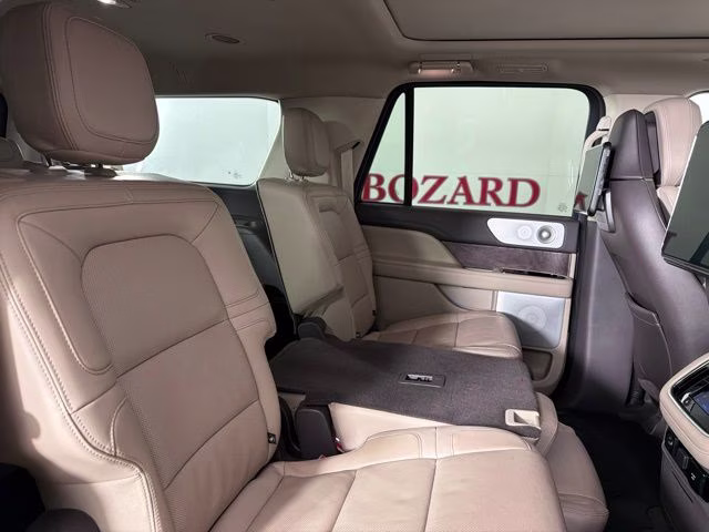 2023 Pearl Metallic Lincoln Navigator L Reserve 4X4 SUV