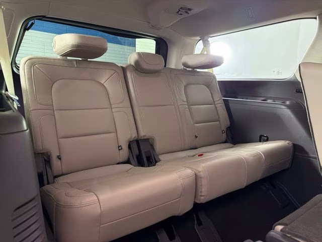 2023 Pearl Metallic Lincoln Navigator L Reserve 4X4 SUV
